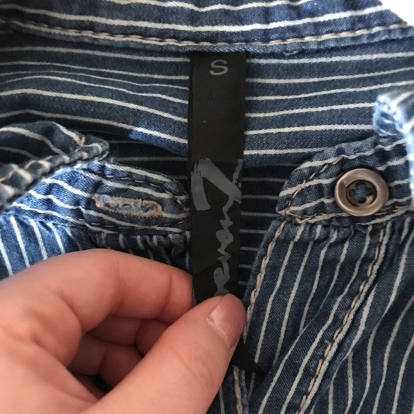 Long-Sleeve Button Down Shirt - Picture 4 of 4